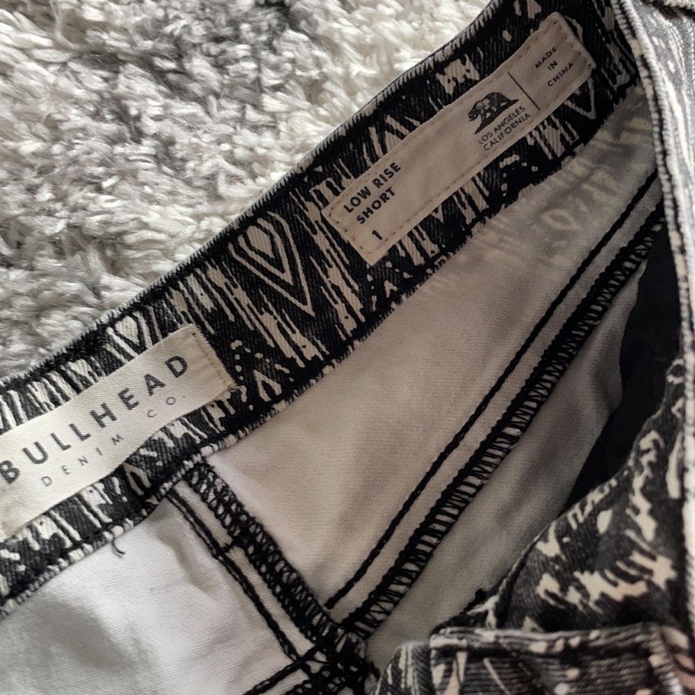Shorts - Picture 3 of 3